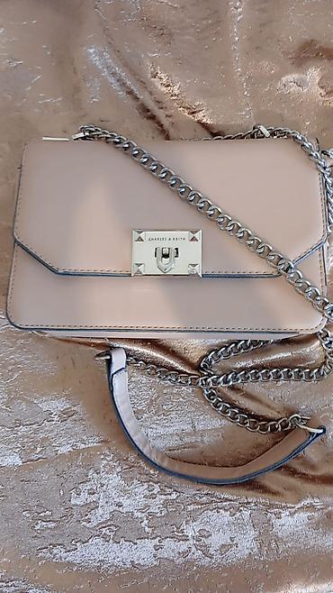 meta eynək: Charles & Keith zəncirli çiyin çantası - Rəng: açıq bej/nude - — 2