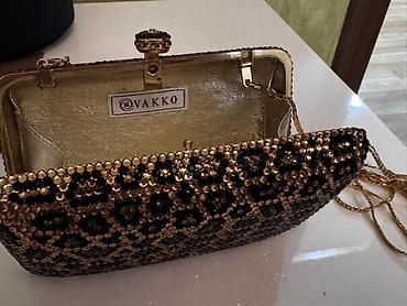 converse canta: Vakko gecə çantası – daşlı clutch
Svaroviski dawli 120 manat — 1