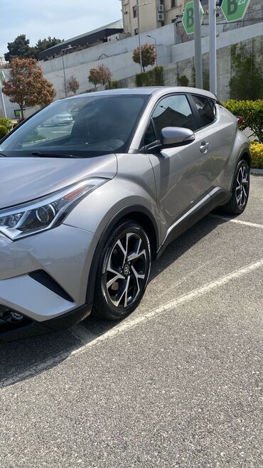 Toyota: Toyota C-HR: 2 l | 2017 il Ofrouder/SUV — 4
