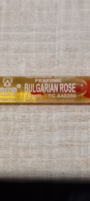 Ətriyyat: Qizil gül yaği ətiri. - ağacdan hazırlanmış minarə formalı qabda. - — 2