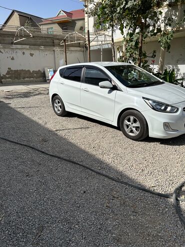 ucuz masin satanlar: Hyundai Accent: 1.6 l | 2012 il Hetçbek