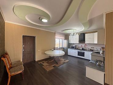 Посуточная аренда домов: Сдаю в аренду просторный дом с современной кухней-гостиной. - Кухня — 3