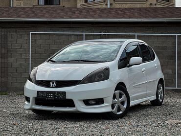 Транспорт: Honda Fit: 2013 г., 1.5 л, Автомат, Бензин