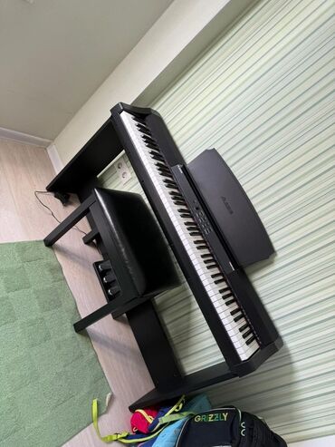 yamaha p45: Электронное пианино Alesis Prestige в черном цвете. Инструмент