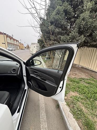 cruz dice: Chevrolet Cruze: 1.8 l | 2012 il 185000 km Sedan — 8