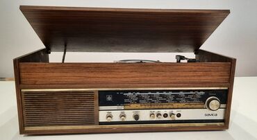 Umetnost i kolekcionarstvo: 1.radio gramofon "savica" radio radi, a gramofon se slabo čuje