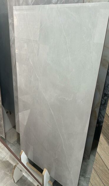 5 10 taxta: Böyük ölçülü porselen/keramika kafel-plitə. - Rəng: açıq-boz, təbii