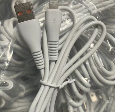 купить apple watch ultra: Белый USB-кабель со стандартным разъемом USB-A на одном конце и