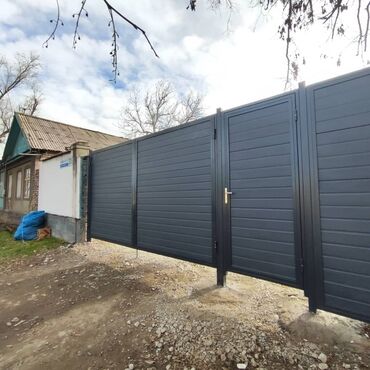 Откатные ворота: Металлические гаражные ворота серого цвета с горизонтальными панелями at lalafo.kg — 6 Откатные ворота: Металлические гаражные ворота серого цвета с горизонтальными панелями — 6