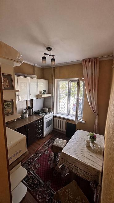 дом кут: 3 комнаты, 62 м², 105 серия, 1 этаж — 8