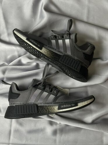 Кроссовки и спортивная обувь: Кроссовки, 41.5, Adidas, Новый, цвет - Серый
