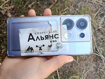 Другие мобильные телефоны: Смартфон с большим безрамочным дисплеем с отверстием под фронтальную — 3