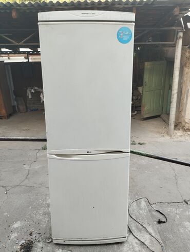 сломанная техника: Продаю холодильник. требуется ремонт. работает мотор, не охлаждает и