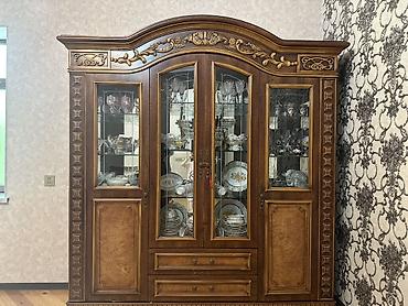 mebel furnituru nədir: Klassik vitrin-bufet şkaf qorka - Material: massiv ağac və — 1