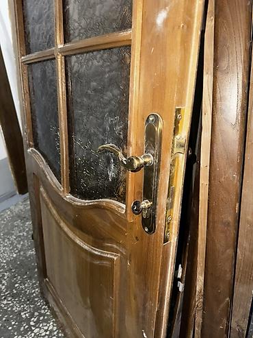 Межкомнатные двери: Межкомнатная дверь из массива/шпонированного дерева, классический — 12
