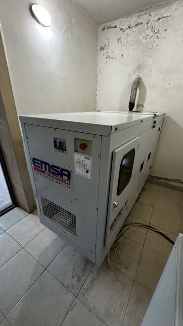 ev güzgülər: İşlənmiş Dizel Generator