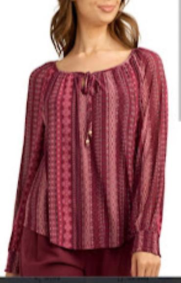 Bluze: Tri bluze, veličina M/L – set 700 dinara 1) Svetloplava bluza — 8