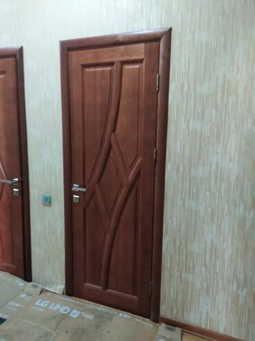 qapilar: Şüşəli qapılar 100 manat. ölçüləri 90×205. 4 eded qapi var