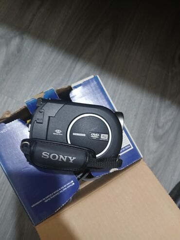 Sony Handycam DCR-DVD650E videokamerası ve sekil, video çəkmək üçün