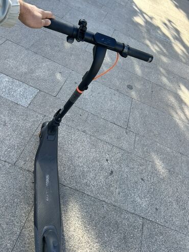 купить электросамокат: Ninebot Kickscooter (Pro seriyası) - Rəng: qrafit/qara - Geniş
