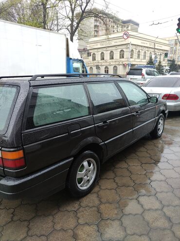 паса б3: Volkswagen Passat: 1992 г., 1.8 л, Механика, Бензин, Универсал