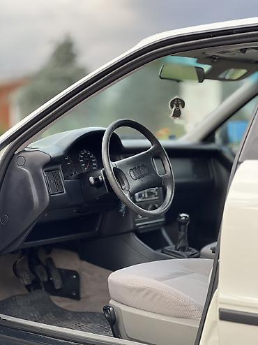 жак бу: Audi 80: 1992 г., 2.3 л, Кол менен иштөөчү, Бензин, Седан — 5