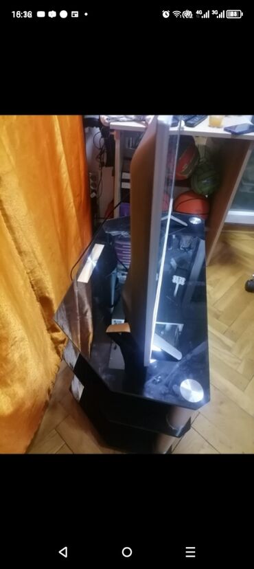Komode: Sto stakleni za TV kao nov je . 80/40/50

Mirjevo — 8