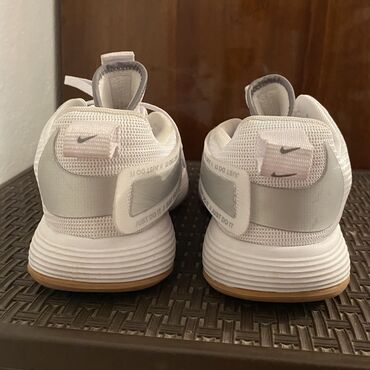 nike yeezy 2: Продаются спортивные кроссовки для волейбола и баскетбола. Nike