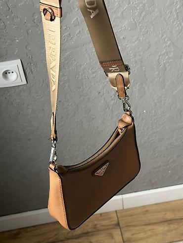 спортивные сумки б у: Сумка на плечо Prada (формат baguette) Б/у - Цвет: теплый — 2