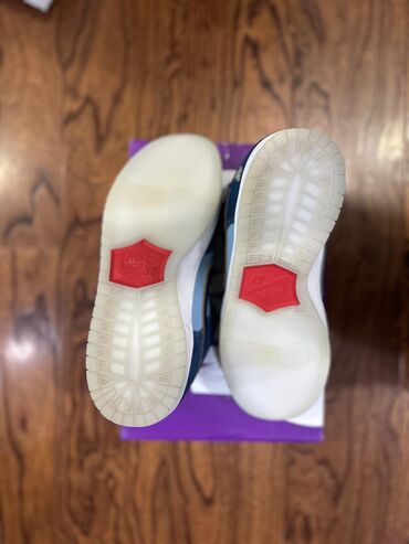 Кроссовки и спортивная обувь: Кроссовки Nike SB Dunk Low с полупрозрачной подошвой, имеющей рисунок