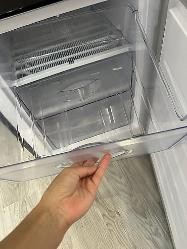 fridge: Двухкамерный холодильник с нижней морозильной. Особенности: - — 6