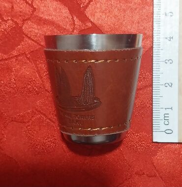 Digər kolleksiyalar: İçki qabı dəsti şahmat lövhəsi ilə birlikdə satılır. Üzərində Alov — 14