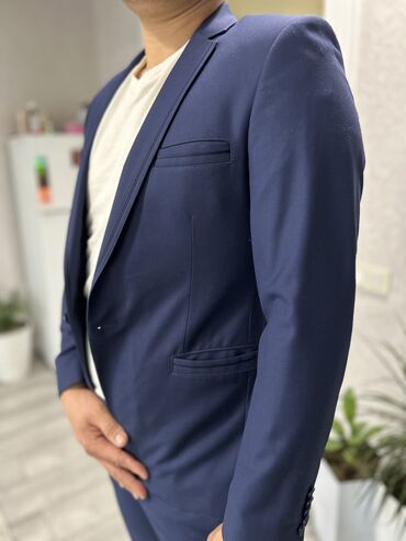 Костюмы: Продается костюм (пиджак +брюки) Носили мало,производство — 6