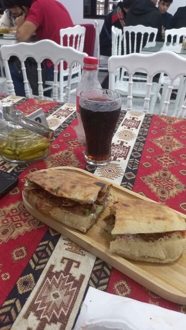 Marketinq, Reklam və PR: Ofisiant tələb olunur, Restoran, Gündəlik ödəniş, 18-29 yaş, 3-5 illik təcrübə