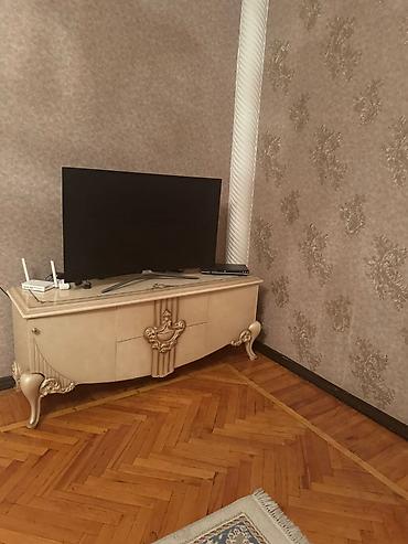 metbex divani satilir: Satilir 4000m.hecbir problem yoxdu.yungul bir iki yerinde noqte kimi — 3