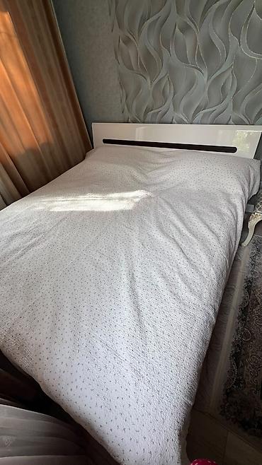 Двуспальная кровать, Б/у, С матрасом, длина - 210 см at lalafo.kg Двуспальная кровать, Б/у, С матрасом, длина - 210 см