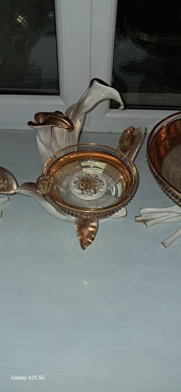 Boşqablar: Boşqablar, 4 ədədli dəst, rəng - Qızılı, İtaliya — 4