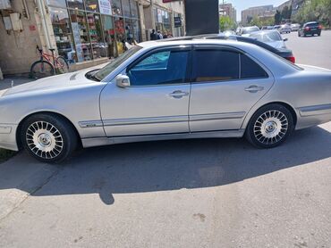 Mercedes-Benz: Mercedes-Benz 220: 2.2 l | 2000 il Sedan — 6