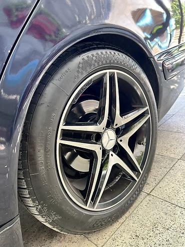 320: Mercedes-Benz E 320: 3.2 l | Sedan — 4