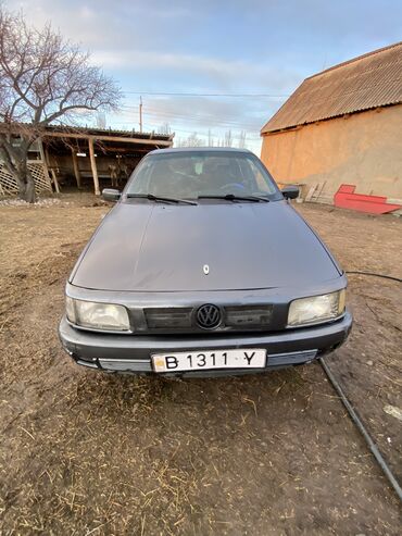 чехол для машины бу рядом хиёбони рӯдакӣ, душанбе: Volkswagen Passat: 1989 г., 1.9 л, Механика, Бензин