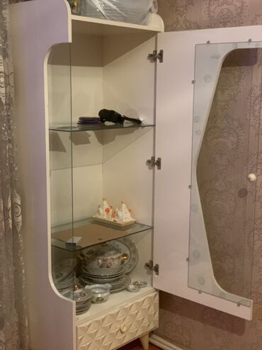 ucuz linoleum: Açılan, 1 qapı Düz dolab, Bufet