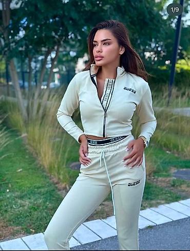 ženske pantalone i prsluk: Ženski komplet trenerke Guess – gornji deo + donji deo - Moderan — 2