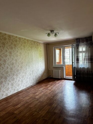 сдам 1 комнатную квартиру на длительный срок: 3 комнаты, Собственник, Без подселения, С мебелью частично