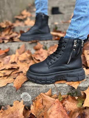 Čizme: Unisex kanađanke
36-41
2.800 — 6