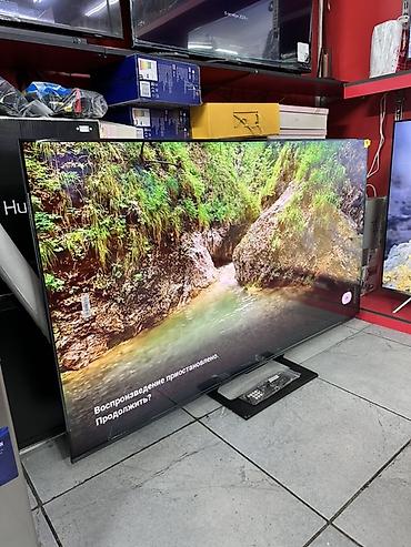 Телевизор Smart TV, диагональ около 55–65". Тонкие рамки, современная
