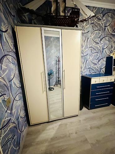 tek neferlik: Uşaq/yeniyetmə otağı üçün mebel dəsti Komplekt tərkibi: - 3 qapılı — 3