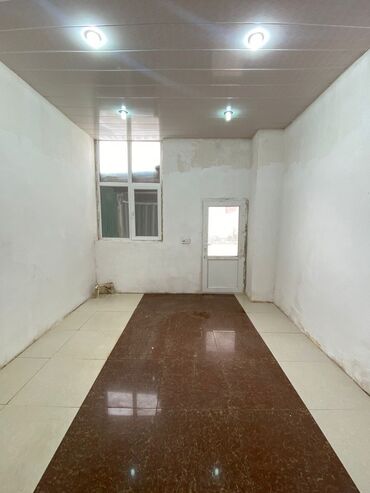 Qarajlar: Bu otaq müxtəlif bizneslər, o cümlədən ofis, mağaza, anbar və ya