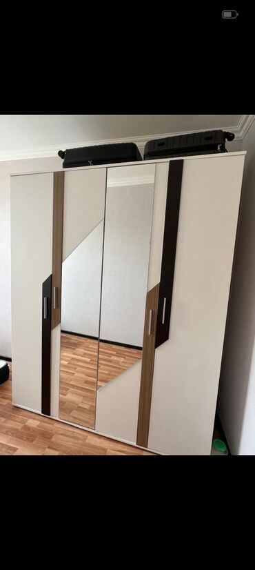 Rəflər: İşlənmiş, Düz dolab, Qarderob, paltar dolabı