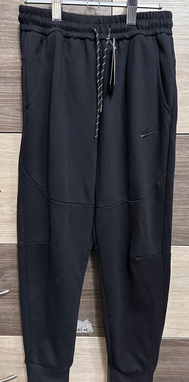 Костюмы: Мужской костюм, M (EU 38), Nike, Новый, цвет - Черный, Самовывоз