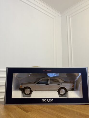 model xanimlar teleb olunur: 1:18 Norev Mercedes-Benz 190E - Smoke Silver